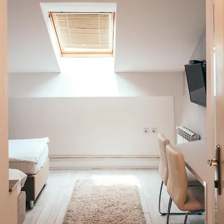 酒店 Dijana 皮罗特